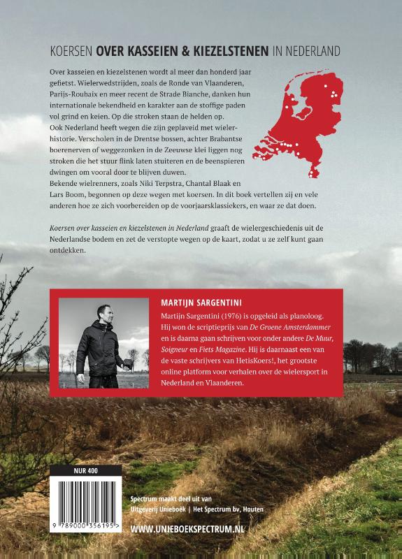 Achterkant van Koersen over kasseien & kiezelstenen in Nederland