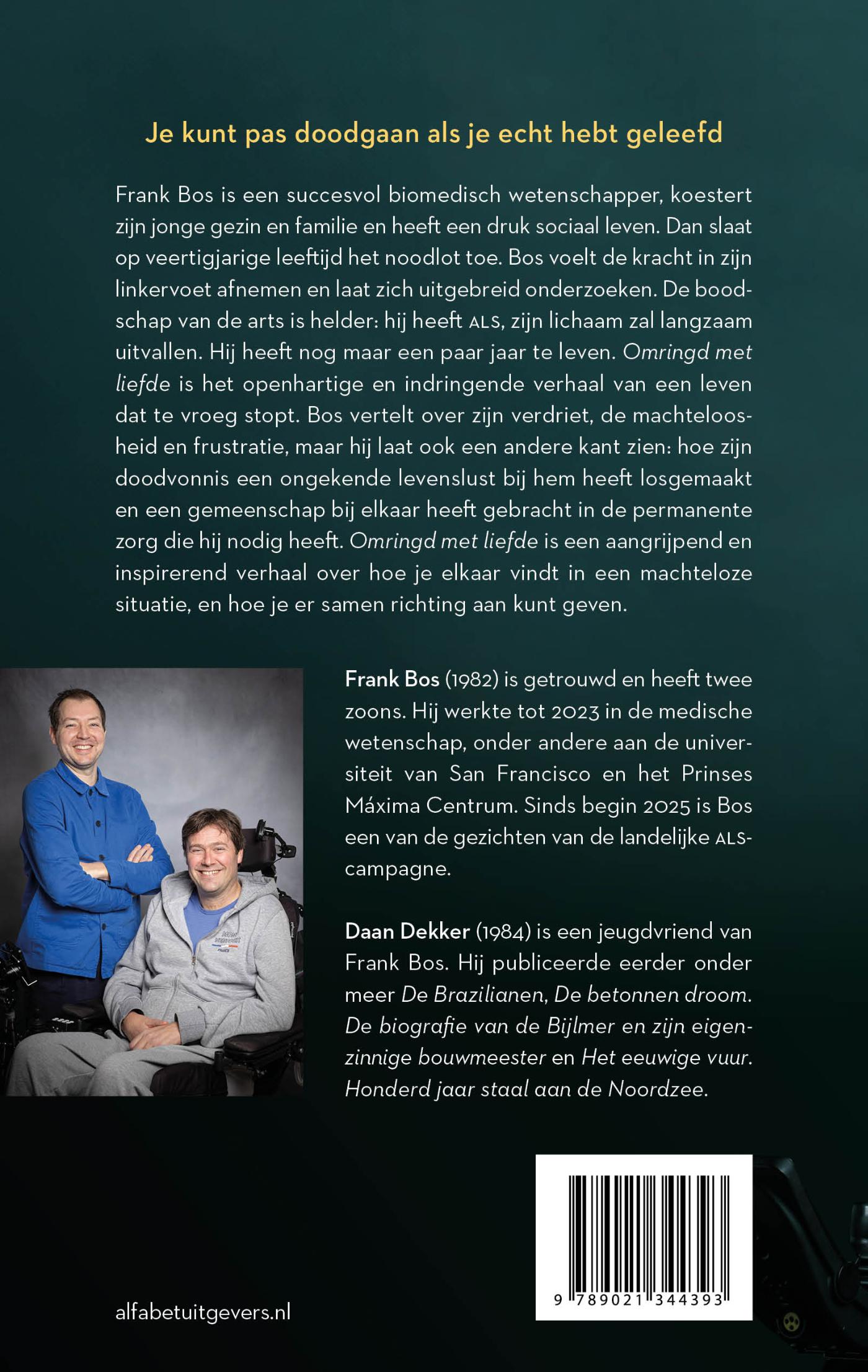 Achterkant van Omringd met liefde