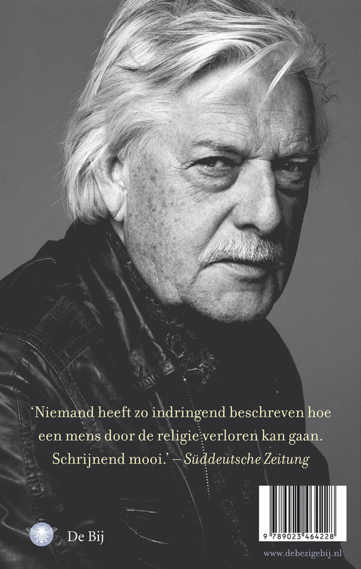 Achterkant van Knielen op een bed violen