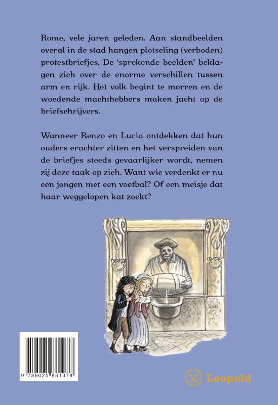 Achterkant van Voetstappen in de donkere nacht