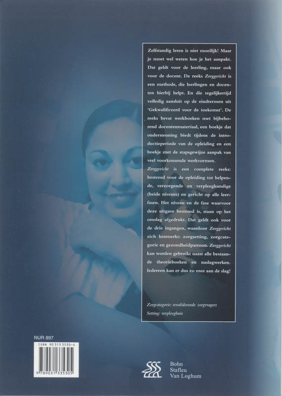 Achterkant van Naima Elbasi