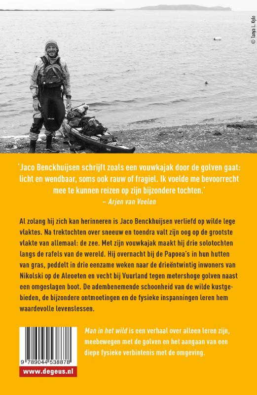 Achterkant van Man in het wild