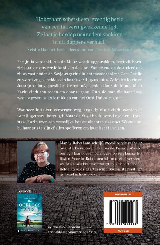 Achterkant van De zussen achter de muur