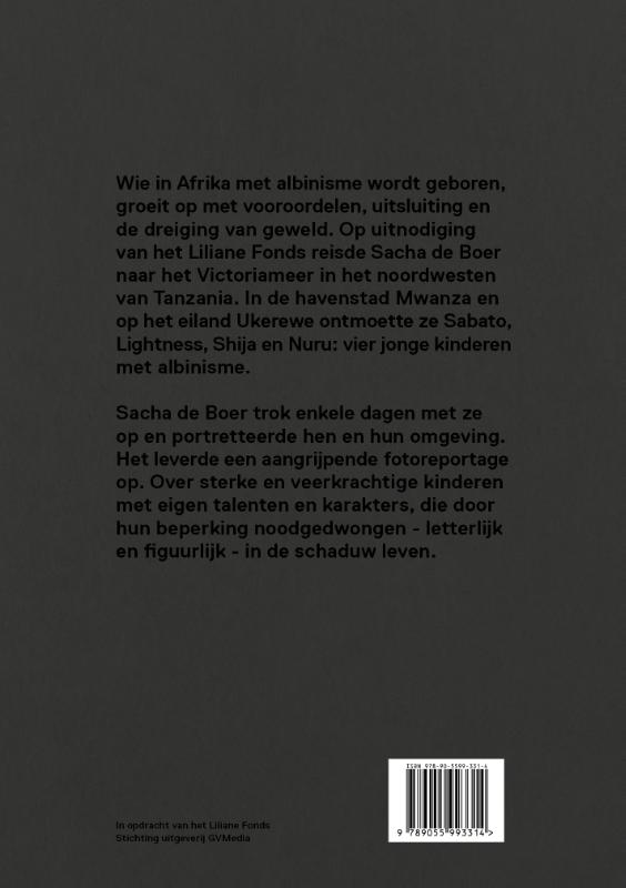 Achterkant van Sabato, Lightness, Shija, Nuru