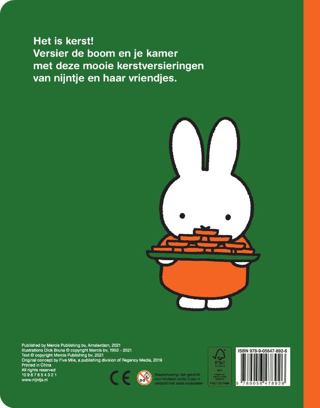 Achterkant van nijntje versiert de kerstboom