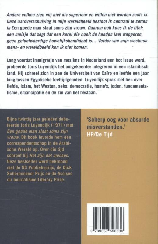 Achterkant van Een goede man slaat soms zijn vrouw