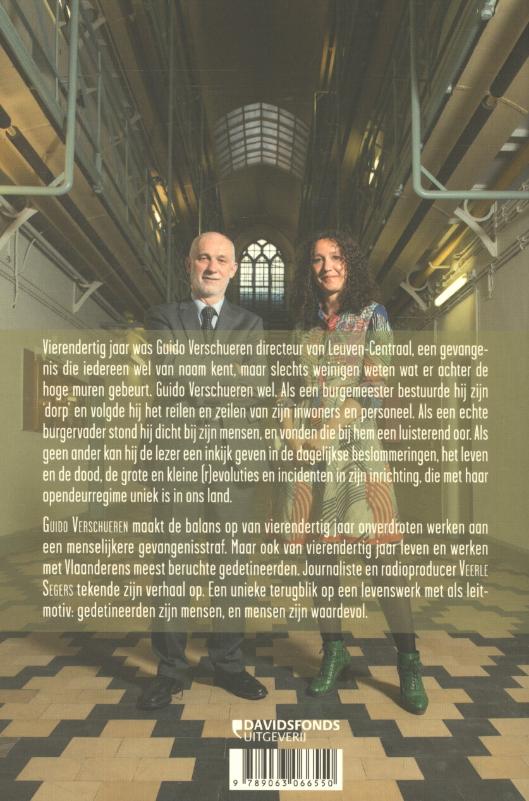Achterkant van Burgemeester achter tralies