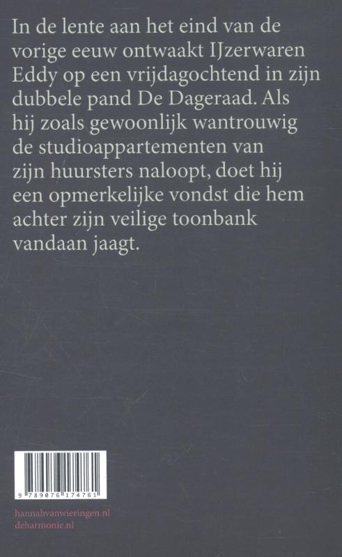 Achterkant van Prijs de dag voordat de avond valt