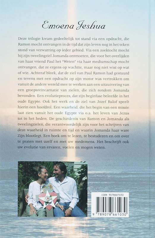 Achterkant van Emoena Jeshua