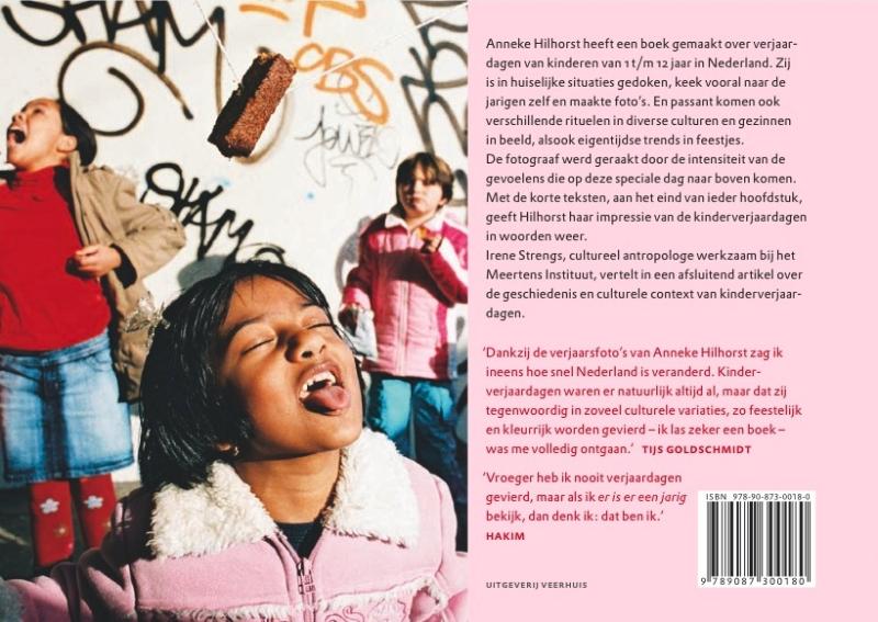 Achterkant van Er is er een jarig