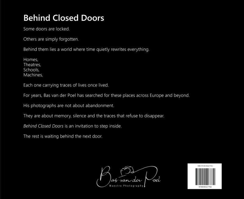 Achterkant van Behind Closed Doors