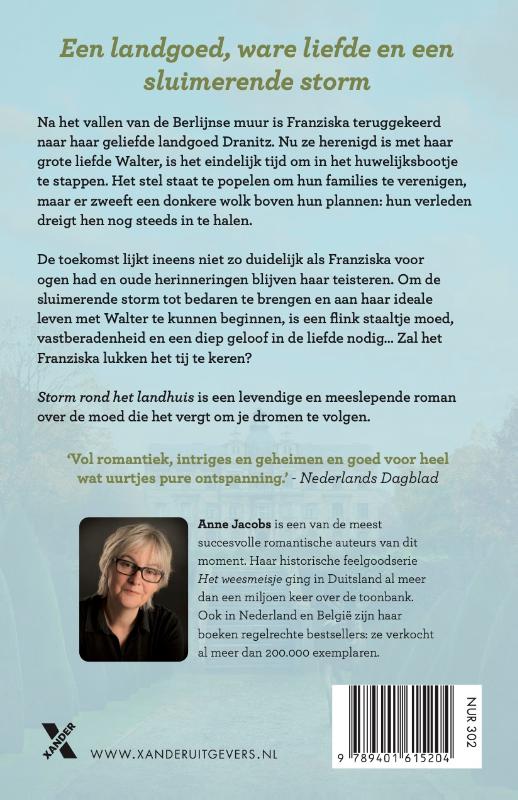 Achterkant van Storm rond het landhuis