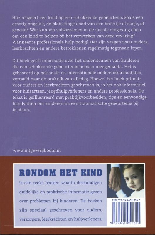 Achterkant van Kinderen ondersteunen na trauma