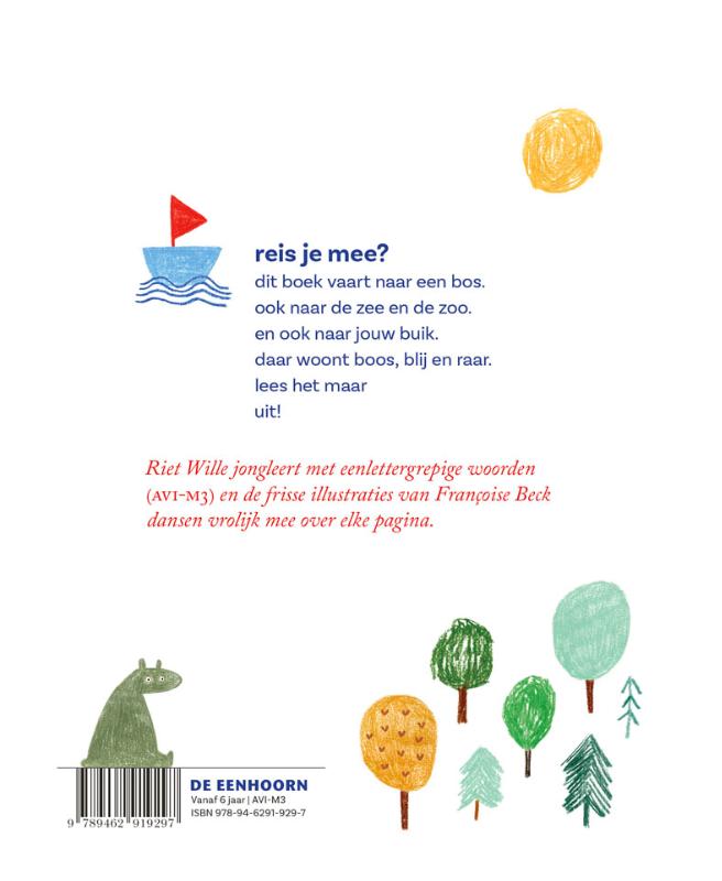 Achterkant van Een boot vaart naar het bos