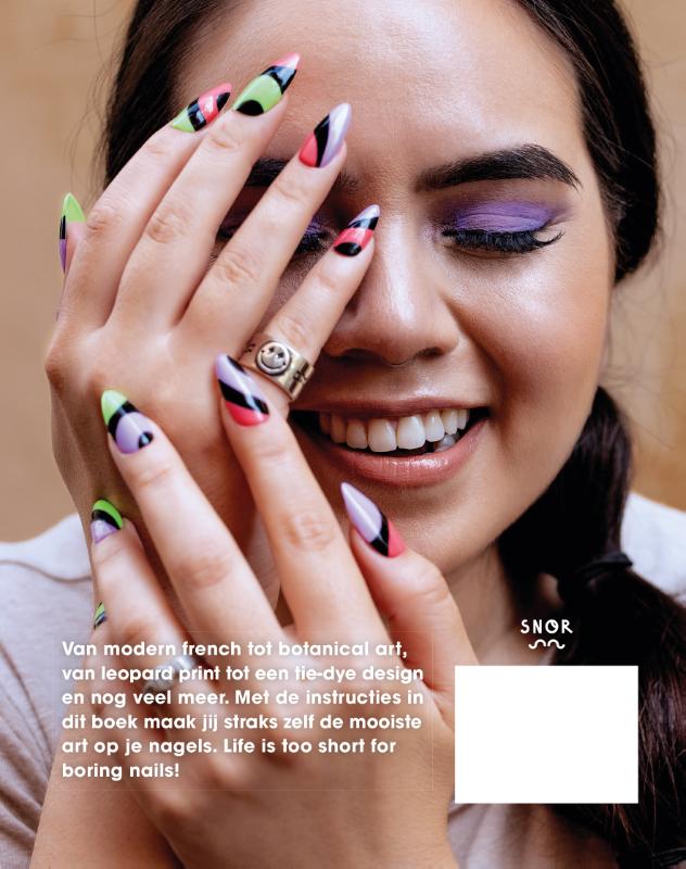 Achterkant van Flashy Nails
