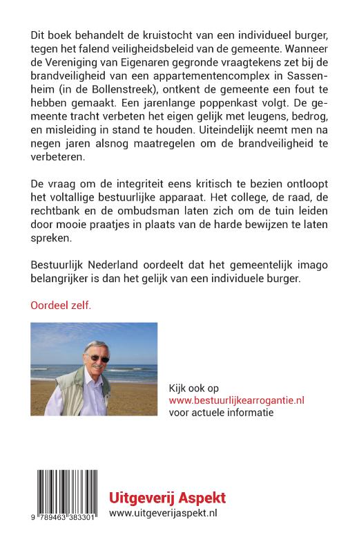 Achterkant van Bestuurlijke arrogantie.