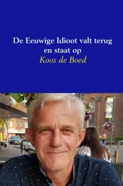 Omslag van De Eeuwige Idioot valt terug en staat op