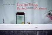 Omslag van Strange Things Behind Belgian Windows