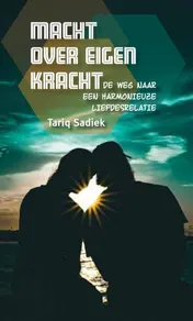 Omslag van Macht over Eigen Kracht