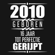 Omslag van 2010 Geboren 16 Jaar Tot Perfectie Gerijpt