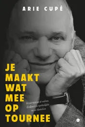 Omslag van Je maakt wat mee op tournee