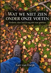 Omslag van WAT WE NIET ZIEN ONDER ONZE VOETEN