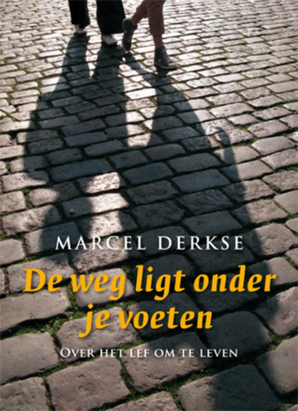 Omslag van De weg ligt onder je voeten