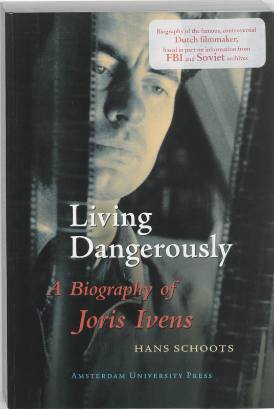 Omslag van Living dangerously