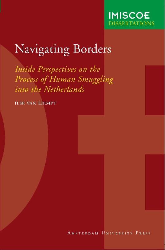 Omslag van Navigating Borders