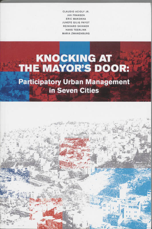 Omslag van Knocking at the mayor's door