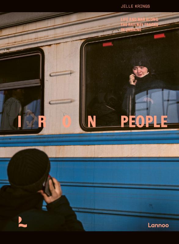 Omslag van Iron People