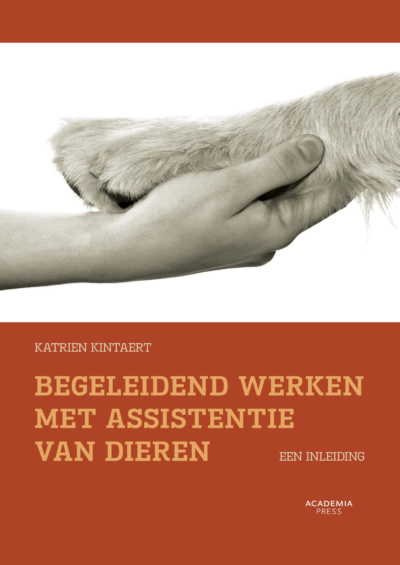 Omslag van Begeleidend werken met assistentie van dieren