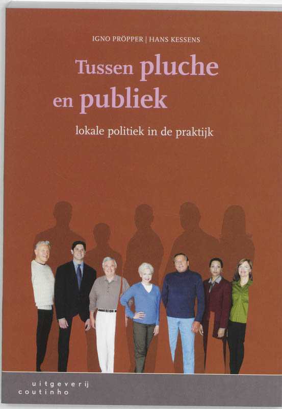 Omslag van Tussen pluche en publiek