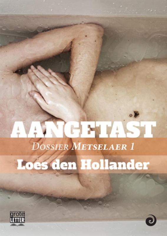 Omslag van Aangetast - grote letter uitgave