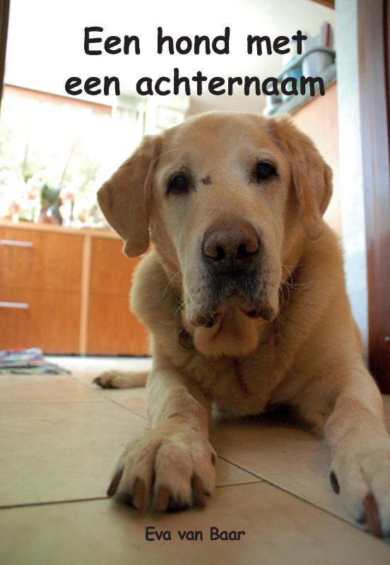 Omslag van Een hond met een achternaam
