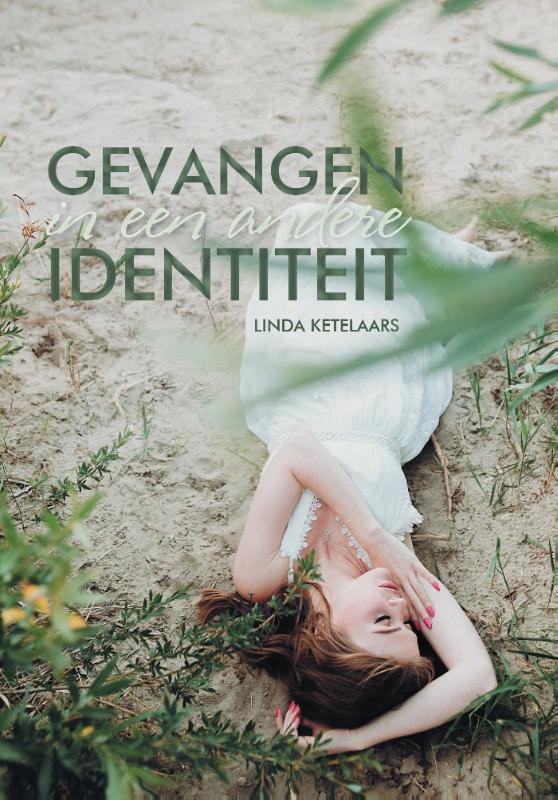 Omslag van Gevangen in een andere identiteit