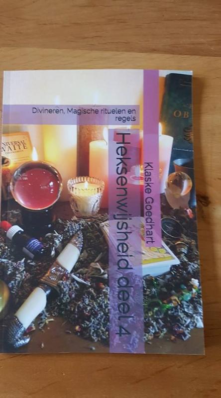 Omslag van Divineren, magische rituelen en regels